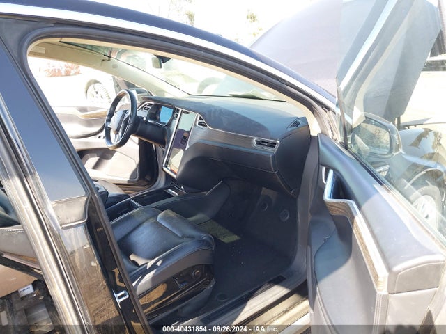 2016 TESLA MODEL X 5YJXCAE21GF001711 Photo 4