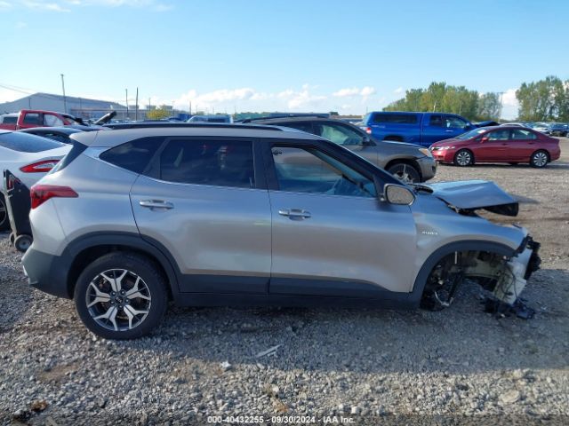 KNDERCAA3M7118786 KIA SELTOS EX