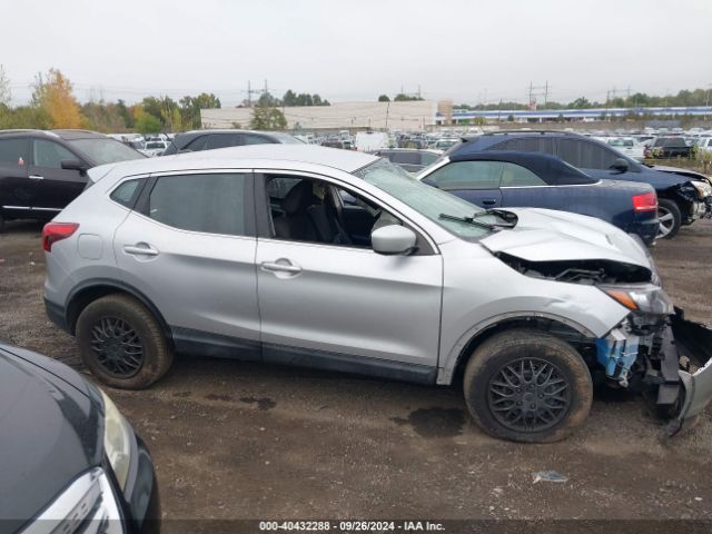 JN1BJ1CR7JW262279 Nissan Rogue Sport S