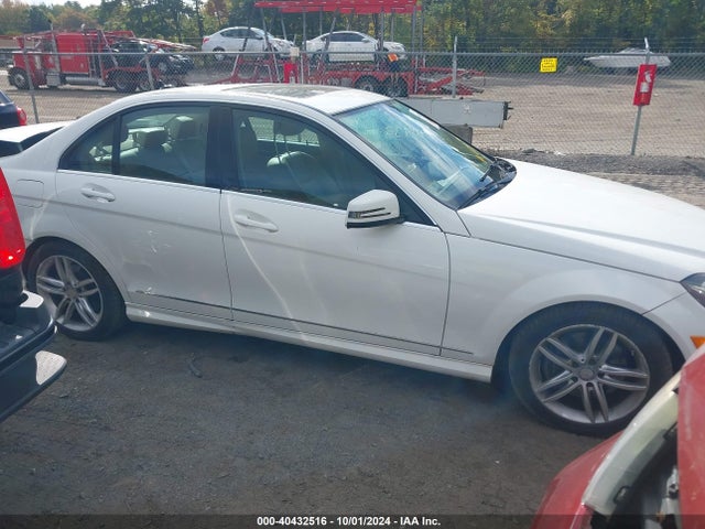 WDDGF8AB6EA960684 Mercedes-Benz C 300 Luxury 4matic/sport 4matic