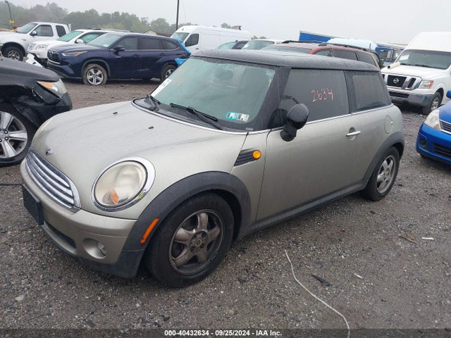 2008 MINI COOPER WMWMF33548TT62638 Photo 1