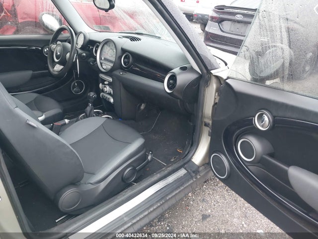2008 MINI COOPER WMWMF33548TT62638 Photo 4