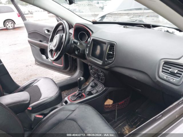 3C4NJDDB2KT748227 Jeep Compass Trailhawk 4x4