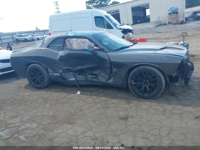 2C3CDZAG8JH271388 Dodge Challenger Sxt
