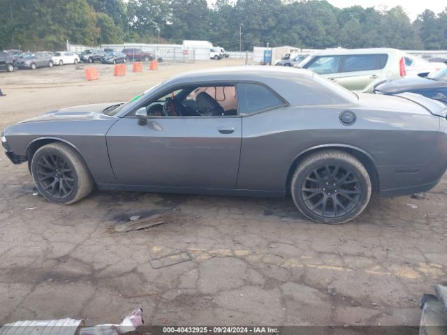 2C3CDZAG8JH271388 Dodge Challenger Sxt