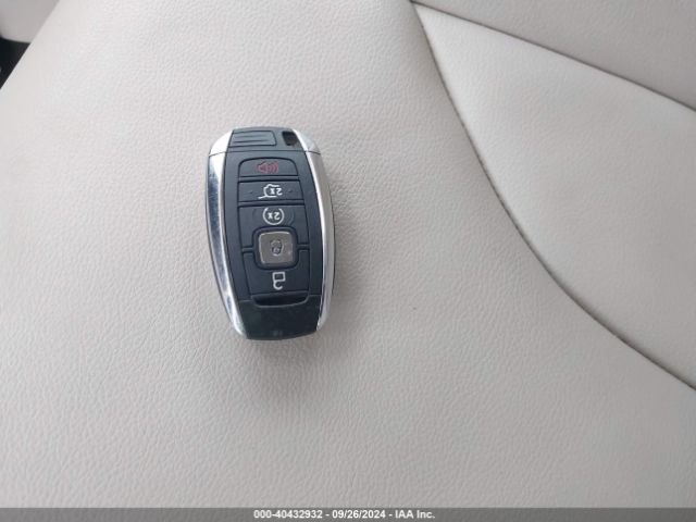 5LMCJ1D98KUL39439 Lincoln Mkc Standard