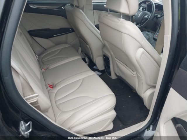 5LMCJ1D98KUL39439 Lincoln Mkc Standard