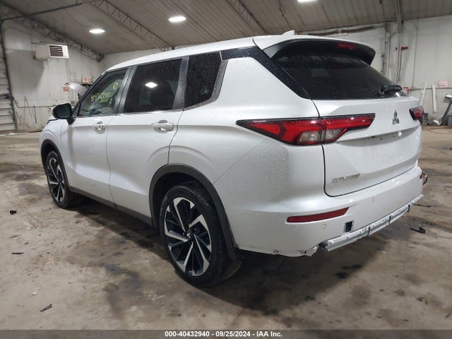 2022 MITSUBISHI OUTLANDER JA4J4UA8XNZ066315 Photo 2