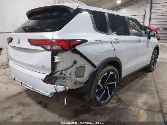 2022 MITSUBISHI OUTLANDER JA4J4UA8XNZ066315 Photo 3