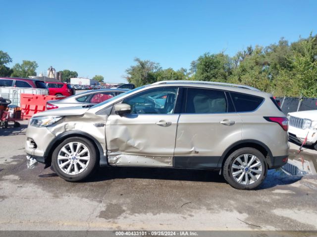 1FMCU0J97HUC35557 Ford Escape Titanium