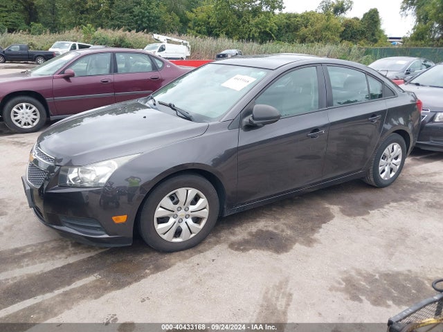 Chevrolet Cruze Ls Auto 2014 1G1PA5SGXE7235547 Image 2