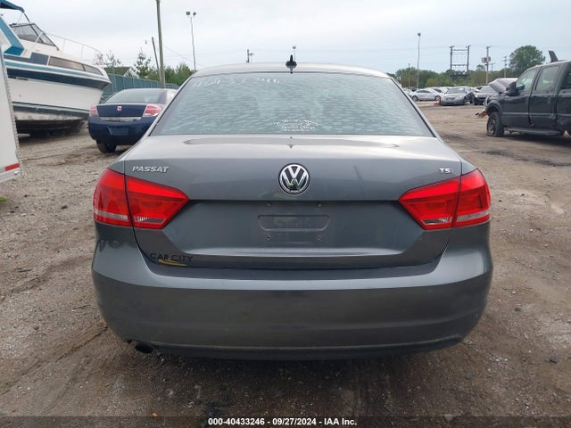 Volkswagen Passat 1.8t Wolfsburg Edition 2015 1VWAT7A32FC005511 Image 17
