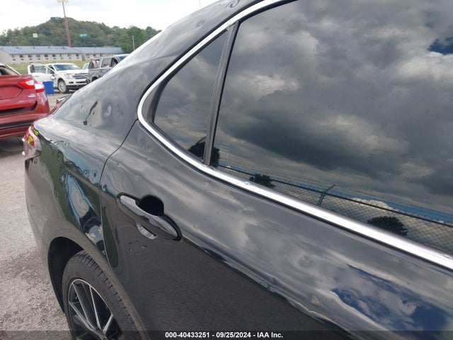 4T1G11AK3NU633301 Toyota CAMRY SE