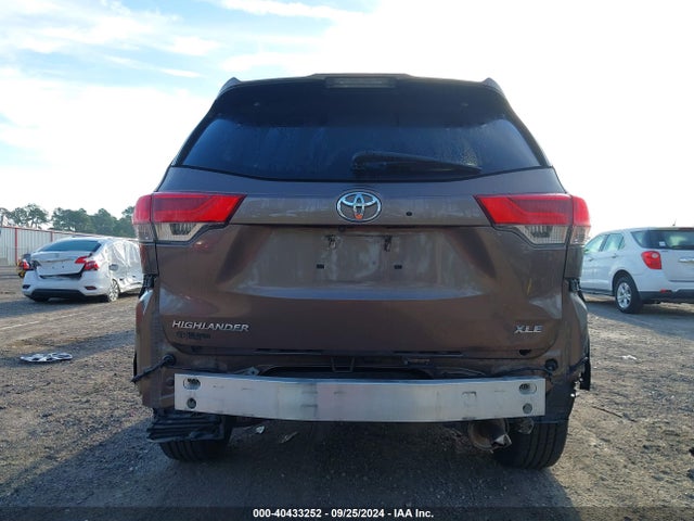 Toyota Highlander Xle 2017 5TDKZRFH9HS207012 Image 16