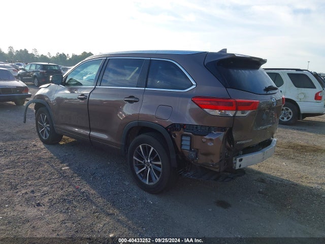 Toyota Highlander Xle 2017 5TDKZRFH9HS207012 Image 3