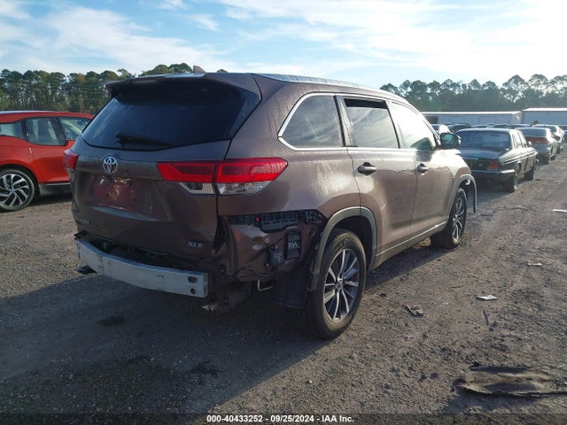 Toyota Highlander Xle 2017 5TDKZRFH9HS207012 Image 4