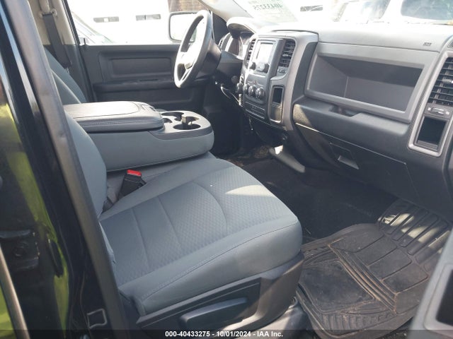 3C6RR7KT8LG132315 RAM 1500 Classic Tradesman  4x4 5'7 Box