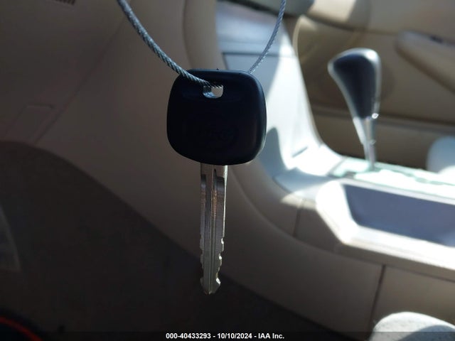 40433293 :رقم المزاد ، 4T1CE38P35U973533 vin ، 2005 Toyota Camry Solara Sle مزاد بيع