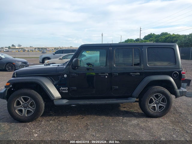 1C4HJXDG9KW662952 Jeep Wrangler Unlimited Sport S 4x4