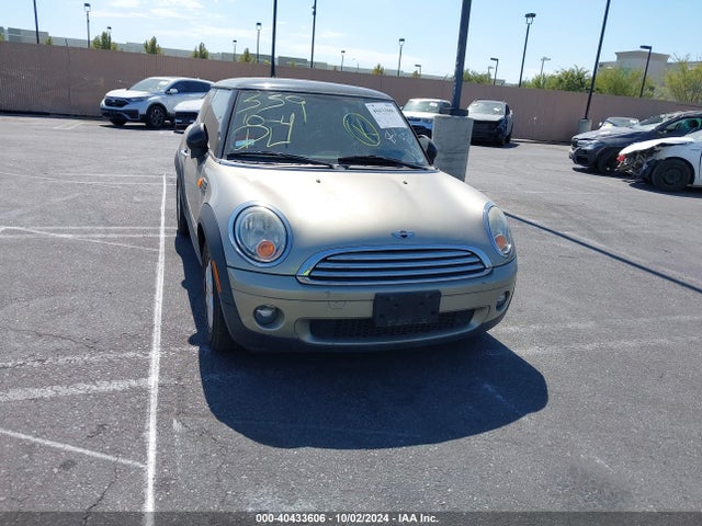 2009 MINI COOPER WMWMF33579TU74805 Photo 0