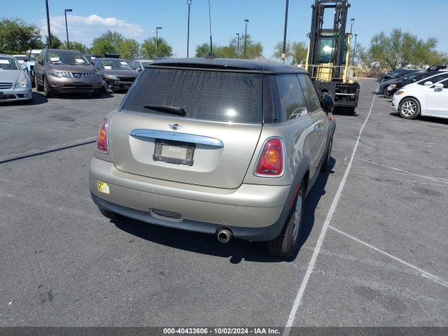 2009 MINI COOPER WMWMF33579TU74805 Photo 3