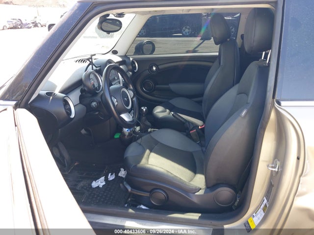 2009 MINI COOPER WMWMF33579TU74805 Photo 4