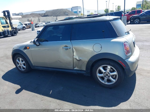 2009 MINI COOPER WMWMF33579TU74805 Photo 5