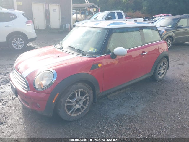 2009 MINI COOPER WMWMF33599TW70132 Photo 1