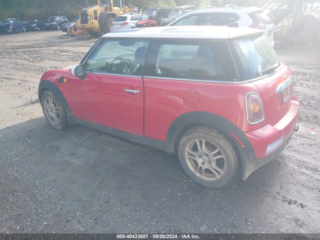 2009 MINI COOPER WMWMF33599TW70132 Photo 2
