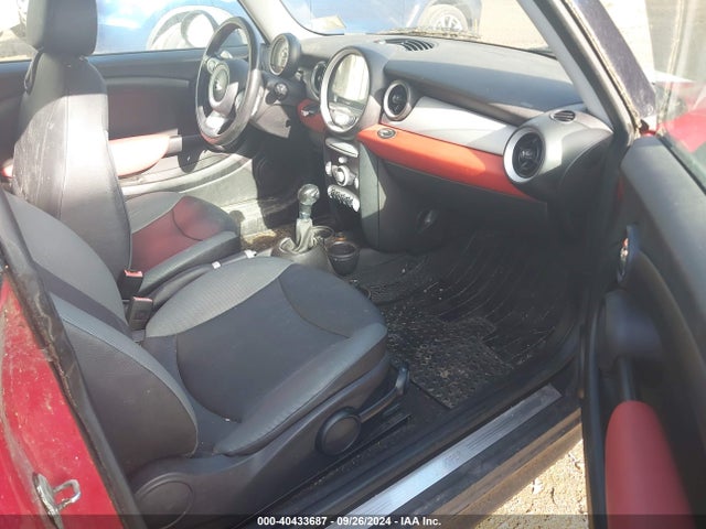 2009 MINI COOPER WMWMF33599TW70132 Photo 4