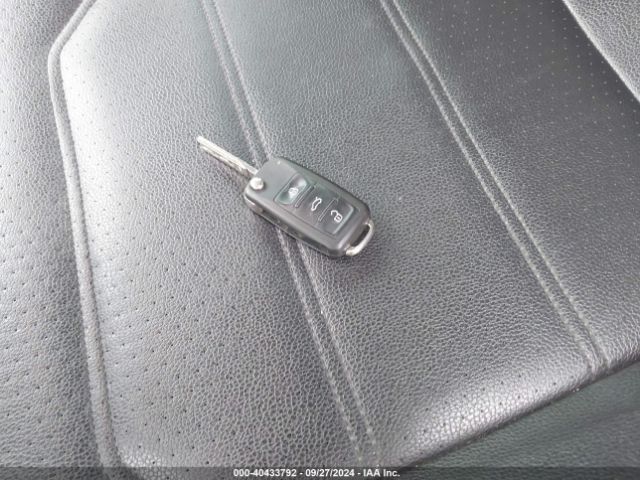 1VWDT7A37HC068023 Volkswagen Passat 1.8t R-line