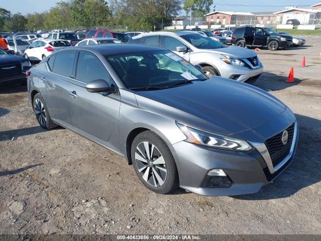 2019 1N4BL4DV4KC111641 main image