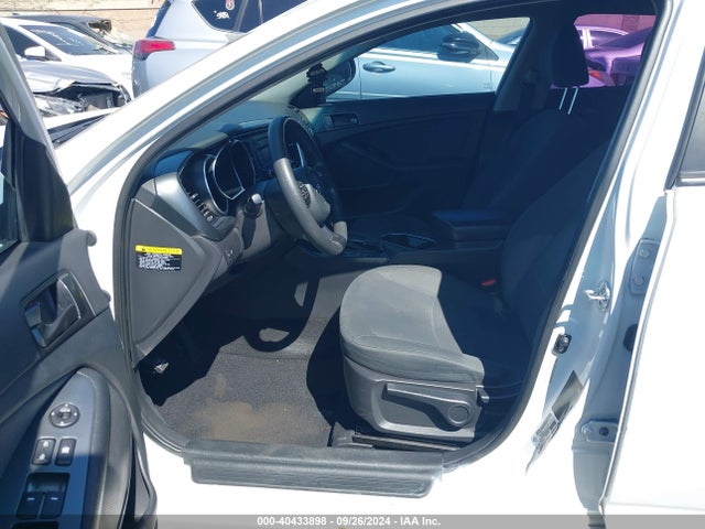KNAGM4A72F5601845 KIA Optima Lx