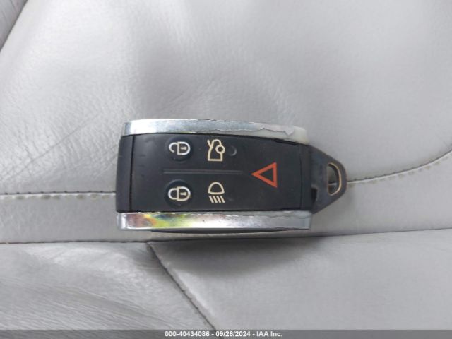 2012 JAGUAR XF SAJWA0FB7CLS52087 Photo 10