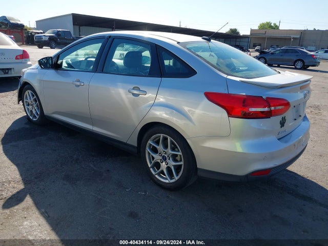 Ford FOCUS SE 2015 1FADP3F27FL294582 Image 3