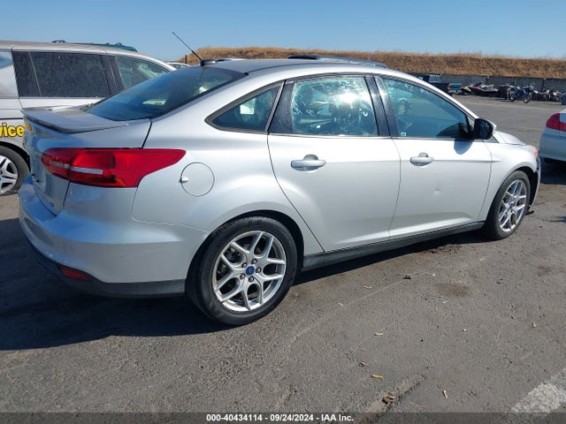 Ford FOCUS SE 2015 1FADP3F27FL294582 Image 4