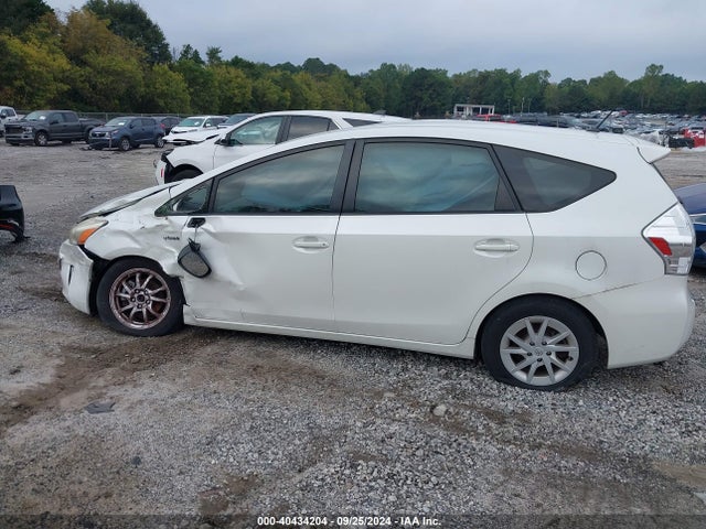 Toyota Prius V Two 2014 JTDZN3EU9E3296650 Image 13