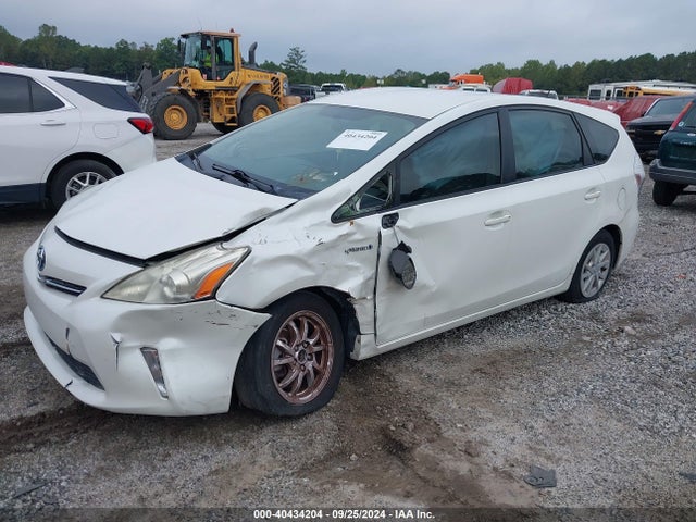 Toyota Prius V Two 2014 JTDZN3EU9E3296650 Image 2