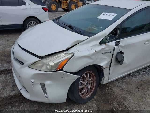 Toyota Prius V Two 2014 JTDZN3EU9E3296650 Image 6