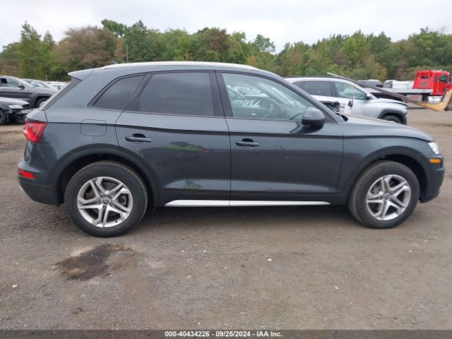 WA1ANAFY0J2180699 Audi Q5 2.0t Premium/2.0t Tech Premium