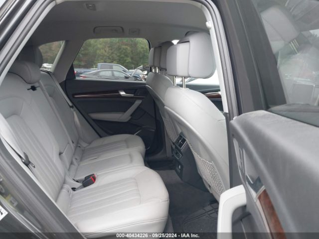 WA1ANAFY0J2180699 Audi Q5 2.0t Premium/2.0t Tech Premium