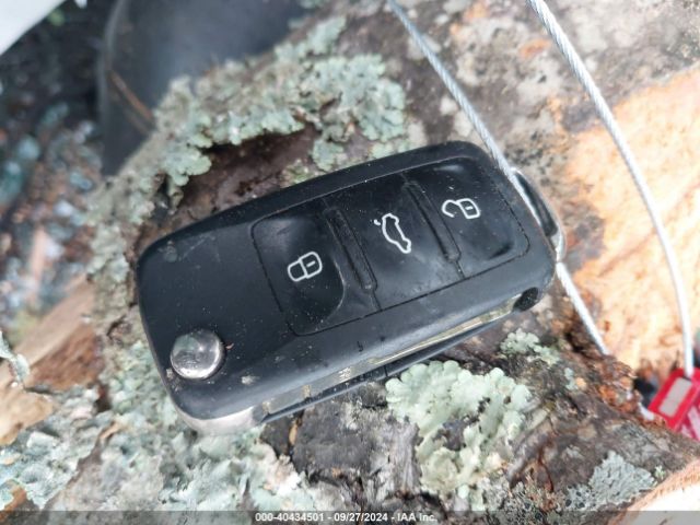 1VWBA7A37JC005295 Volkswagen Passat 2.0t Se
