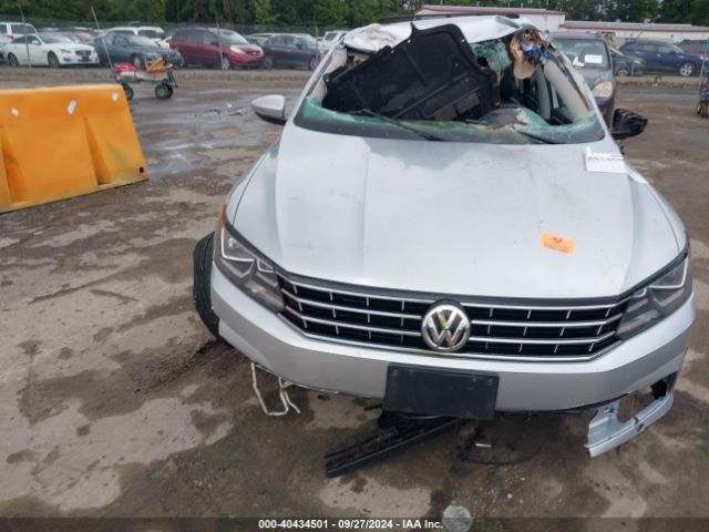 1VWBA7A37JC005295 Volkswagen Passat 2.0t Se