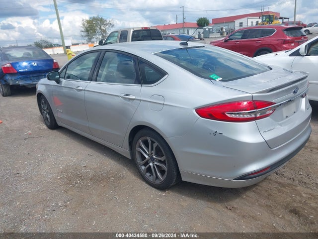 3FA6P0LUXHR300490 Ford Fusion Hybrid Se