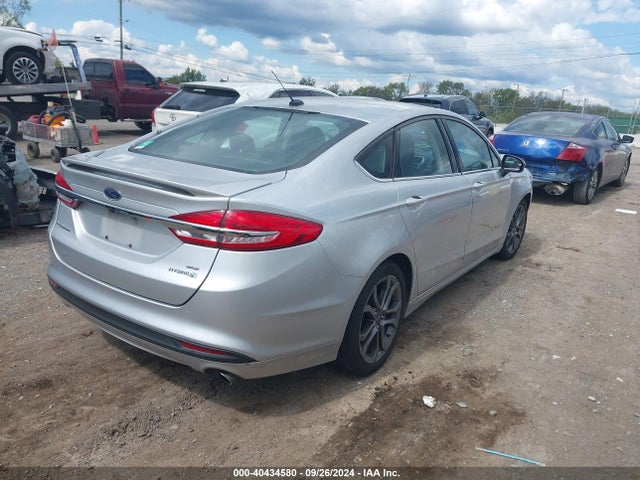 3FA6P0LUXHR300490 Ford Fusion Hybrid Se