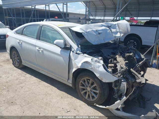 Hyundai SONATA SE 2019 5NPE24AF2KH801058 Image 1