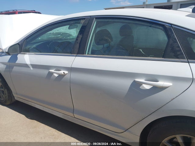 Hyundai SONATA SE 2019 5NPE24AF2KH801058 Image 13