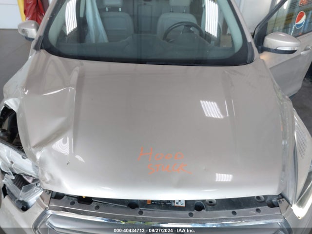 Ford Escape Titanium 2017 1FMCU9J93HUC01877 Image 10