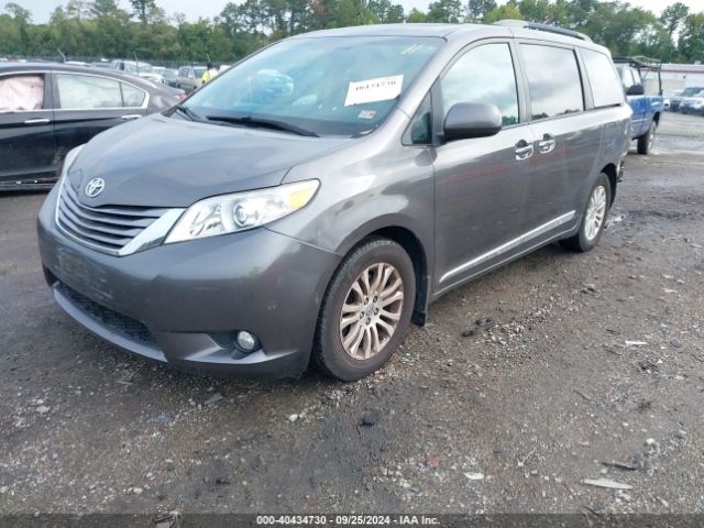 5TDYZ3DC3HS818698 Toyota Sienna Xle 8 Passenger