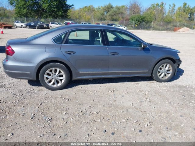 1VWAT7A39HC013155 Volkswagen Passat 1.8t S